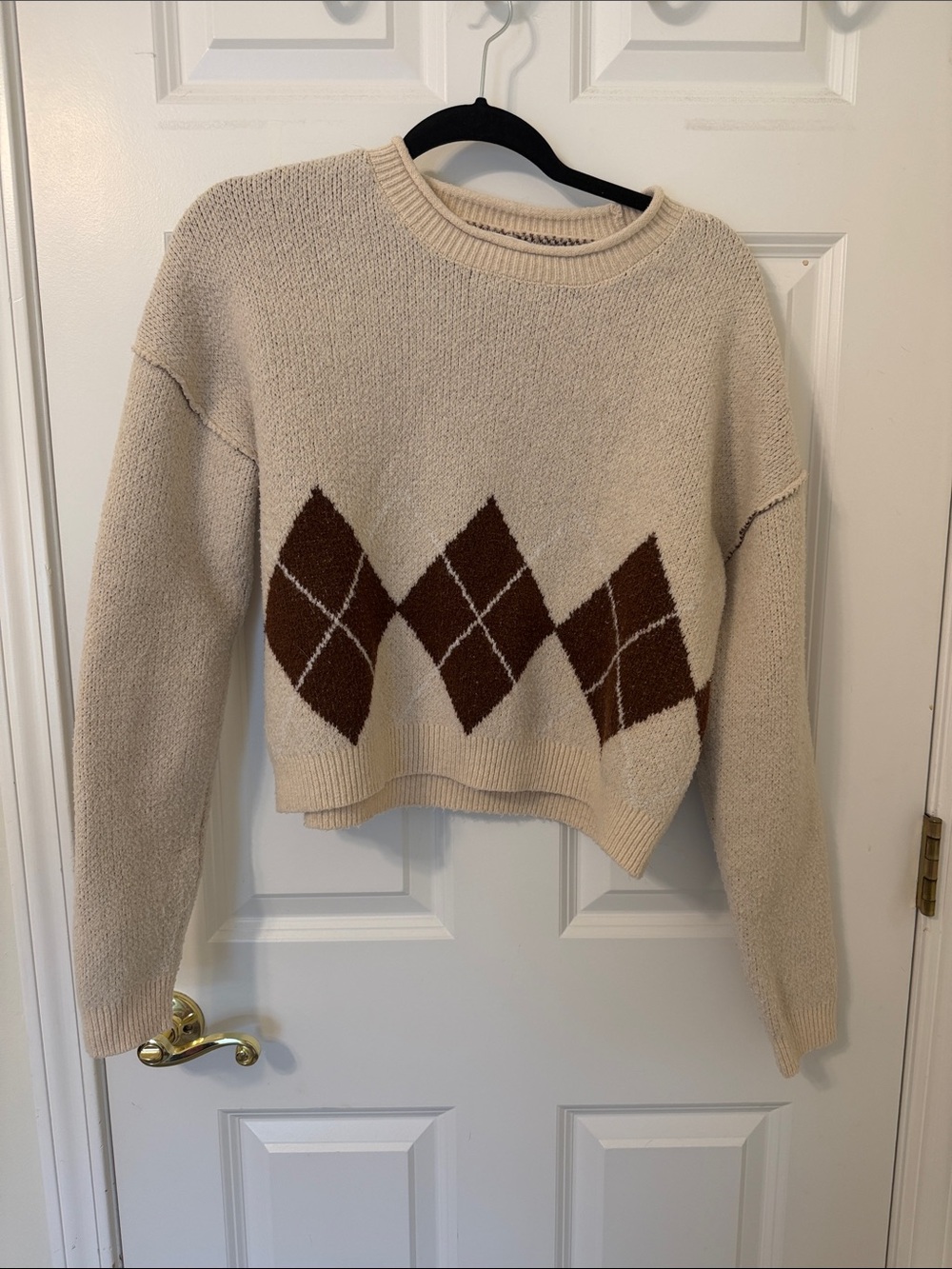 Willow & Wind Cream Crewneck Sweater with Brown Argyle Detail Large